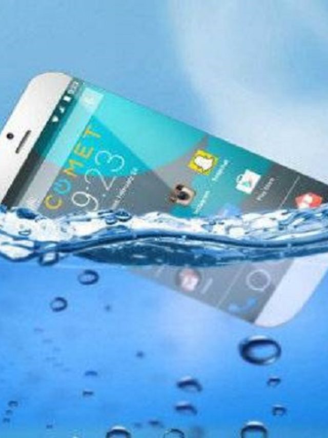 cropped-Smartphones-fall-into-the-water-and-do-not-know-what-to-do.jpg